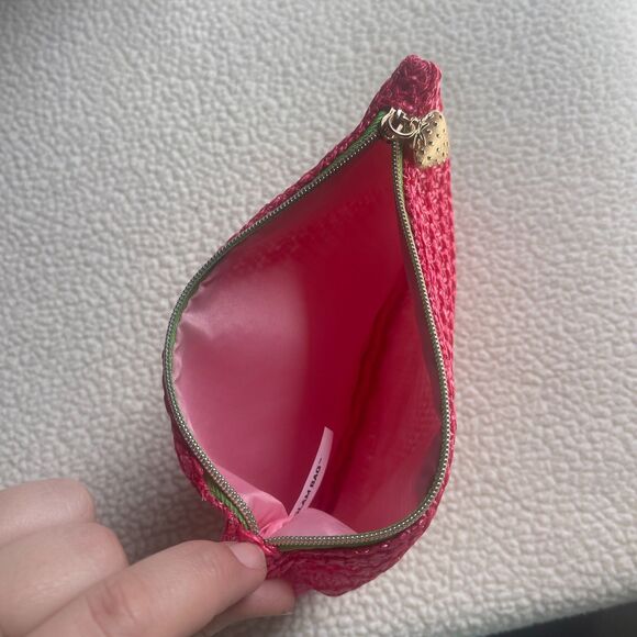 RARE Ipsy Glam Bag –March 2025 – Strawberry-Inspired Faux Straw Pouch with Charm - Picture 6 of 7